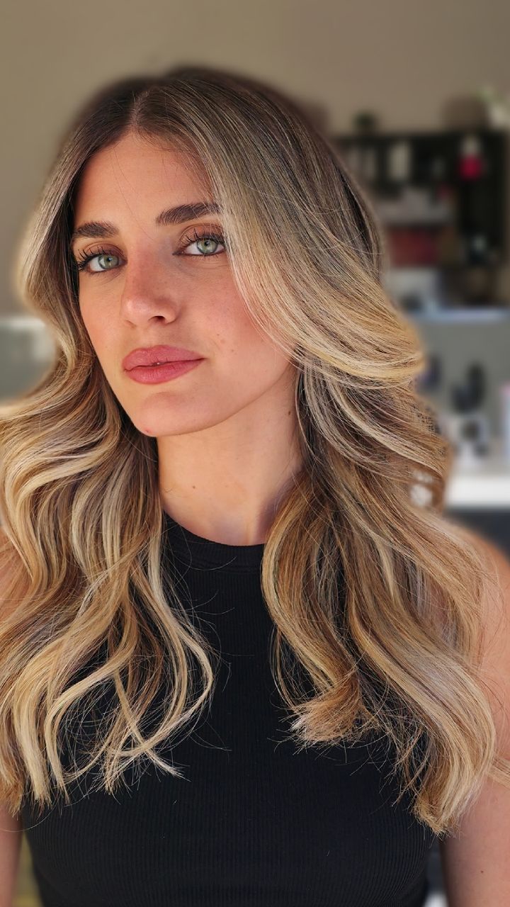 Biondo realizzato con attenzione alla struttura del capello da Mood Hair