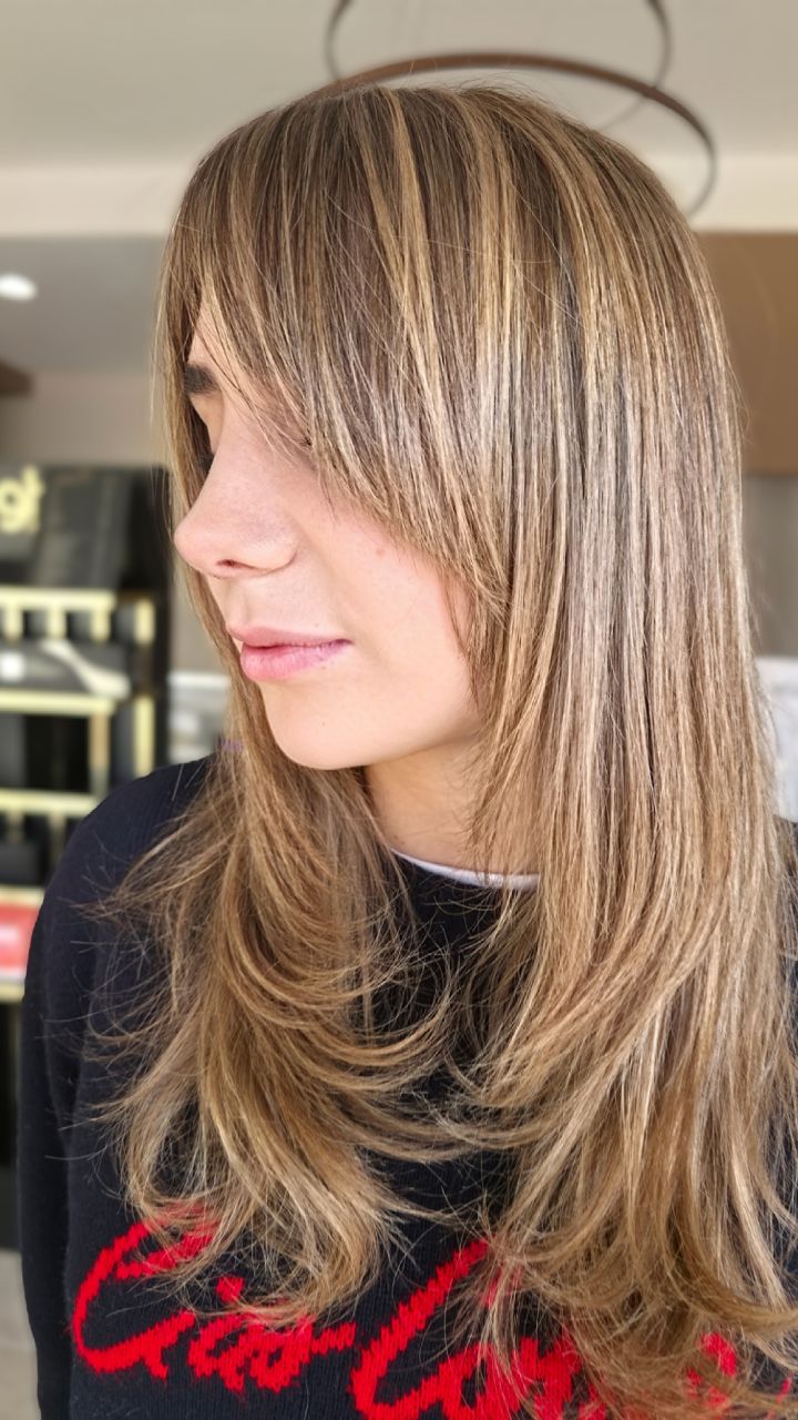 Castano illuminato sul contorno viso da Mood Hair
