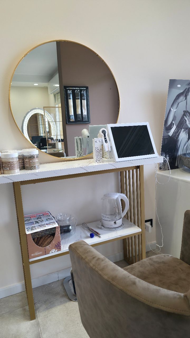 Interno del salone Mood Hair di Giuseppe Farace a Trapani