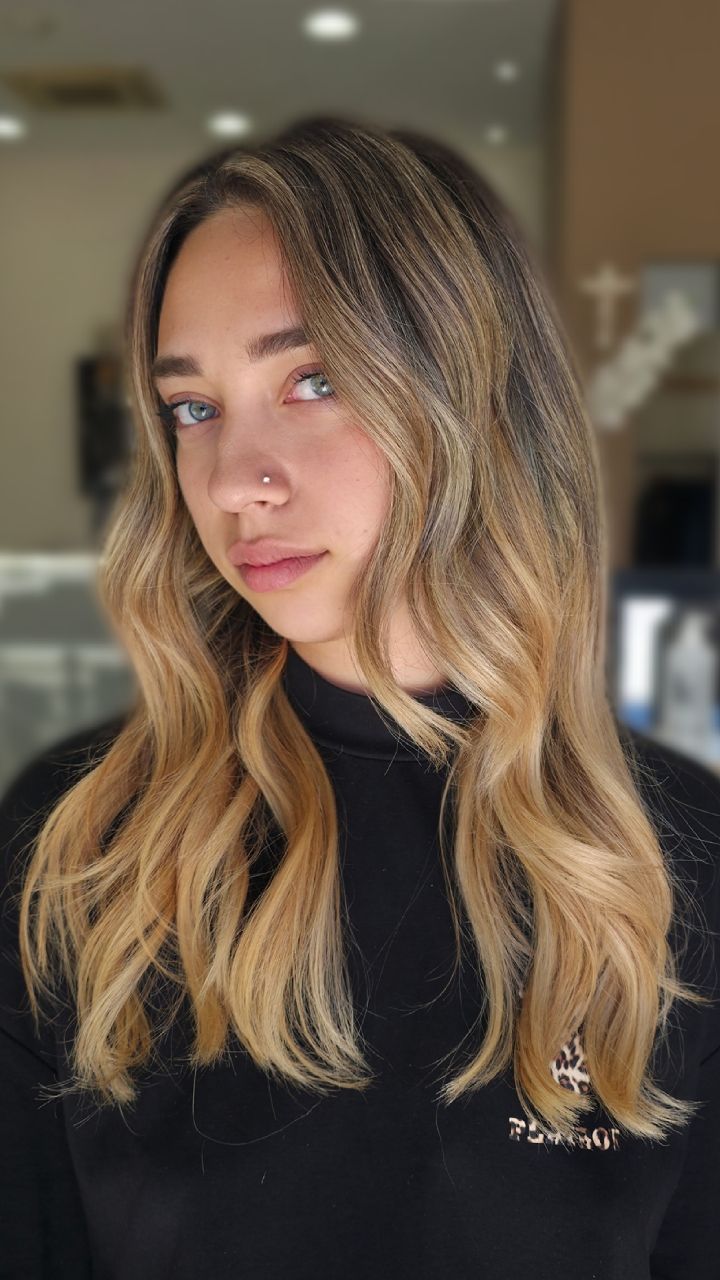 Biondo morbido realizzato da Mood Hair a Trapani